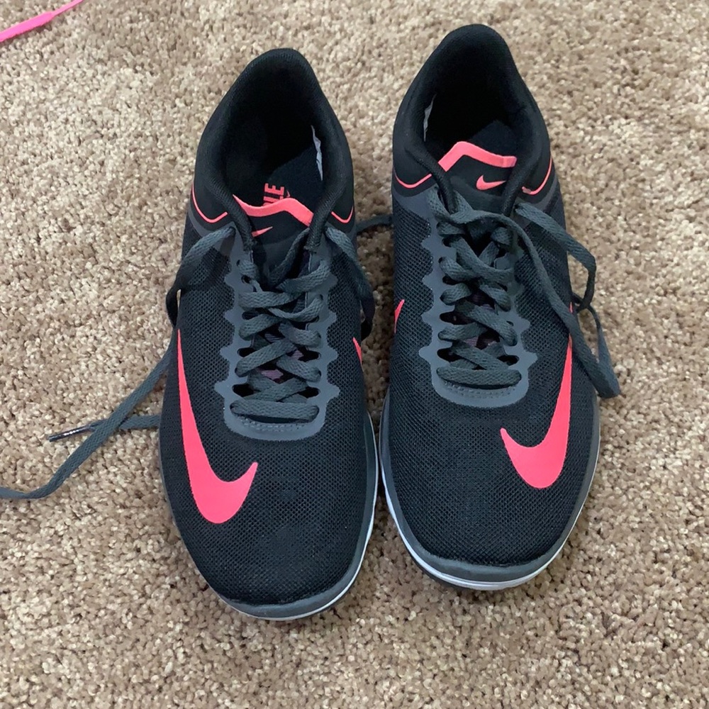 Nike tennis shoes
